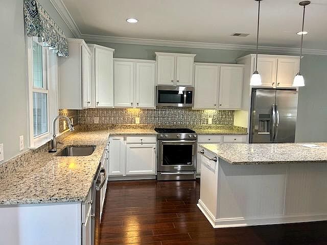 Gorgeous large kitchen