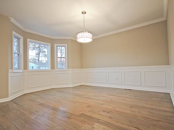 4th image of 717 Tiffany Ave