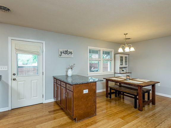 4th image of 227 N Sunset Dr