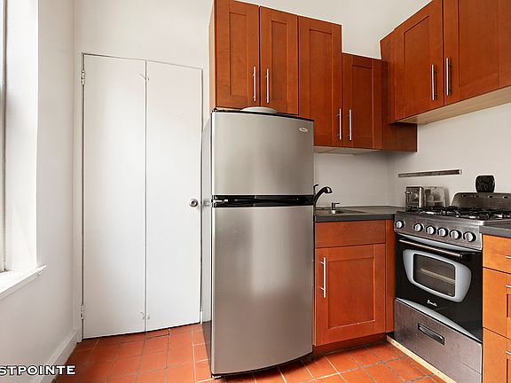 2nd image of 87 Saint Marks Pl