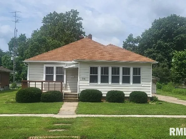 516 S Mary St, Stronghurst, IL 61480