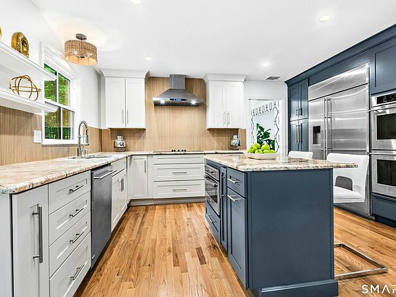 4th image of 131 Fieldcrest Drive