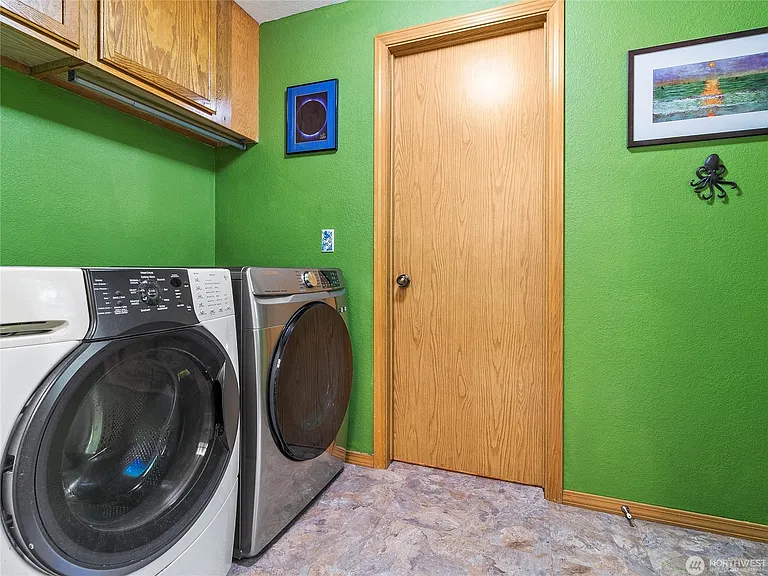 2277 Big Timber Pl SE — Photo 10
