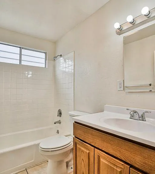 Lotus Gardens Apartments — Photo 19