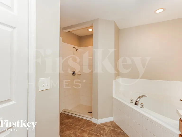 4105 NE 10th Ave — Photo 9