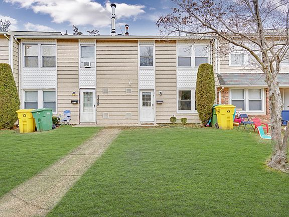 2nd image of 121 Colony Circle #1000