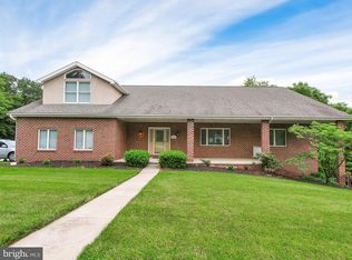 1901 Debbie Dr, York, PA 17403