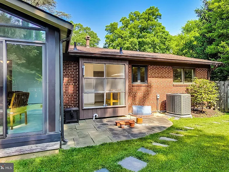 6515 E Halbert Rd — Photo 40