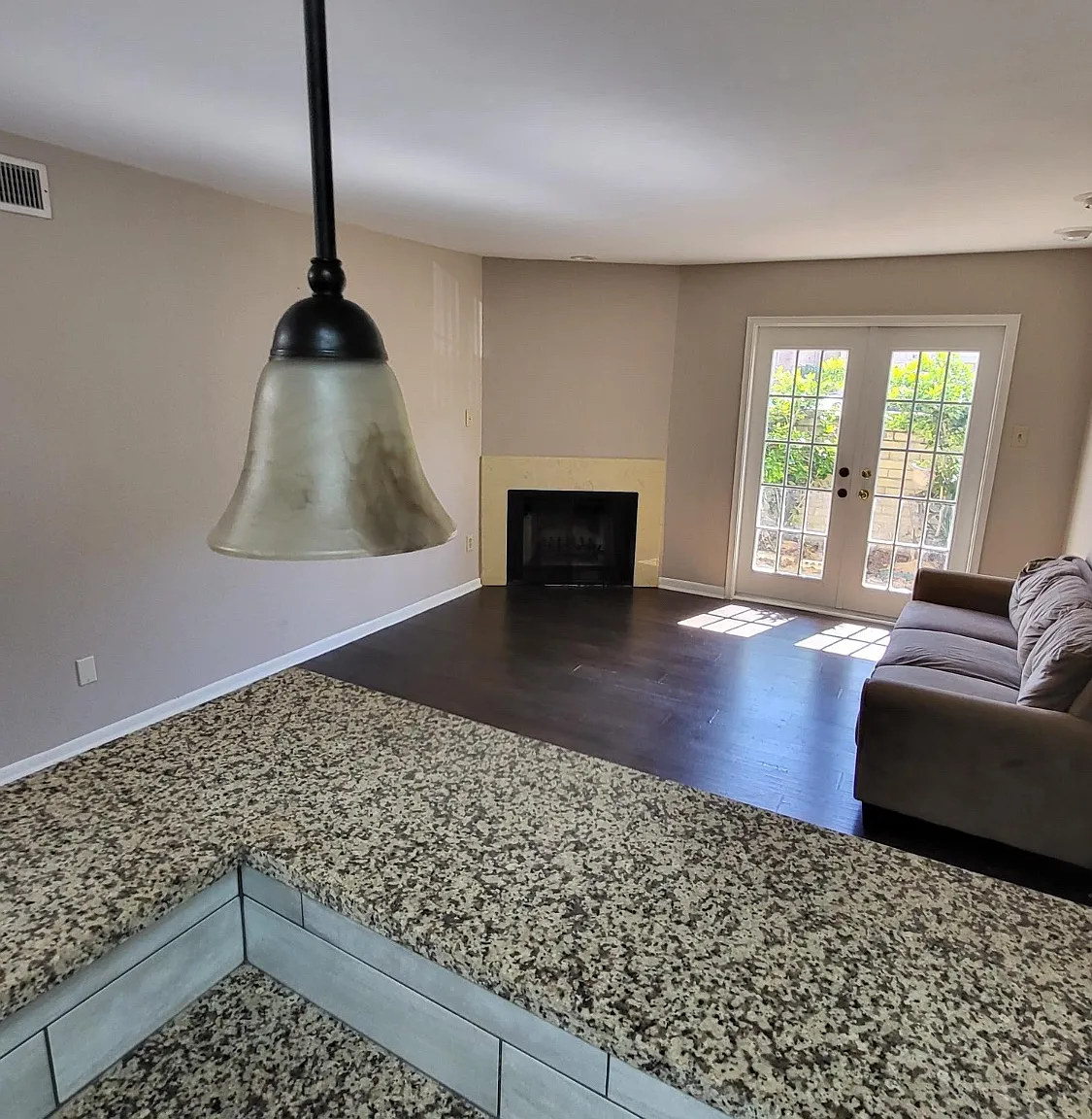 2 bed, 996 sqft, $1,350 — Photo 2