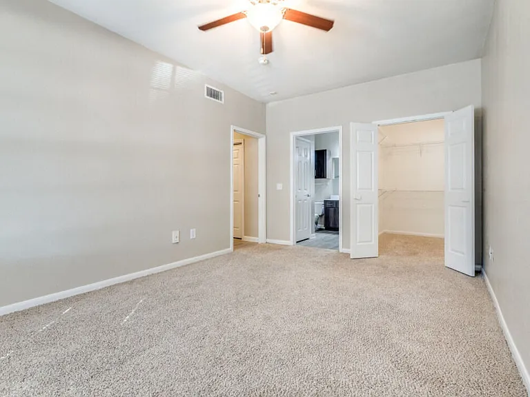 Farnham Park Apartments — Photo 12