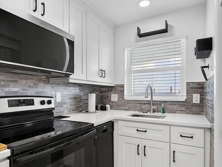 100 Shore Ct #208 — Photo 21