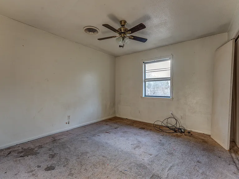 121 E Pecan St — Photo 19
