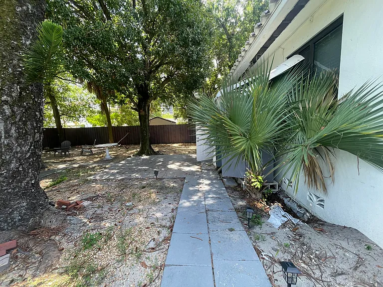 430 NE 1st Ave #A — Photo 14