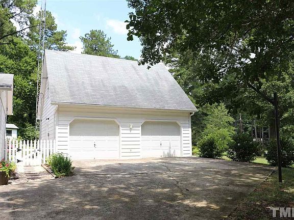 3rd image of 3908 Tremont Dr