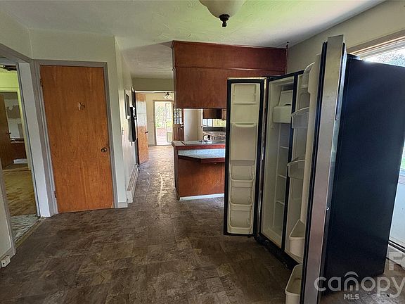 5th image of 520 Cottrell Hill Rd