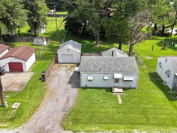 810 Dewey St, Belleville, IL 62221