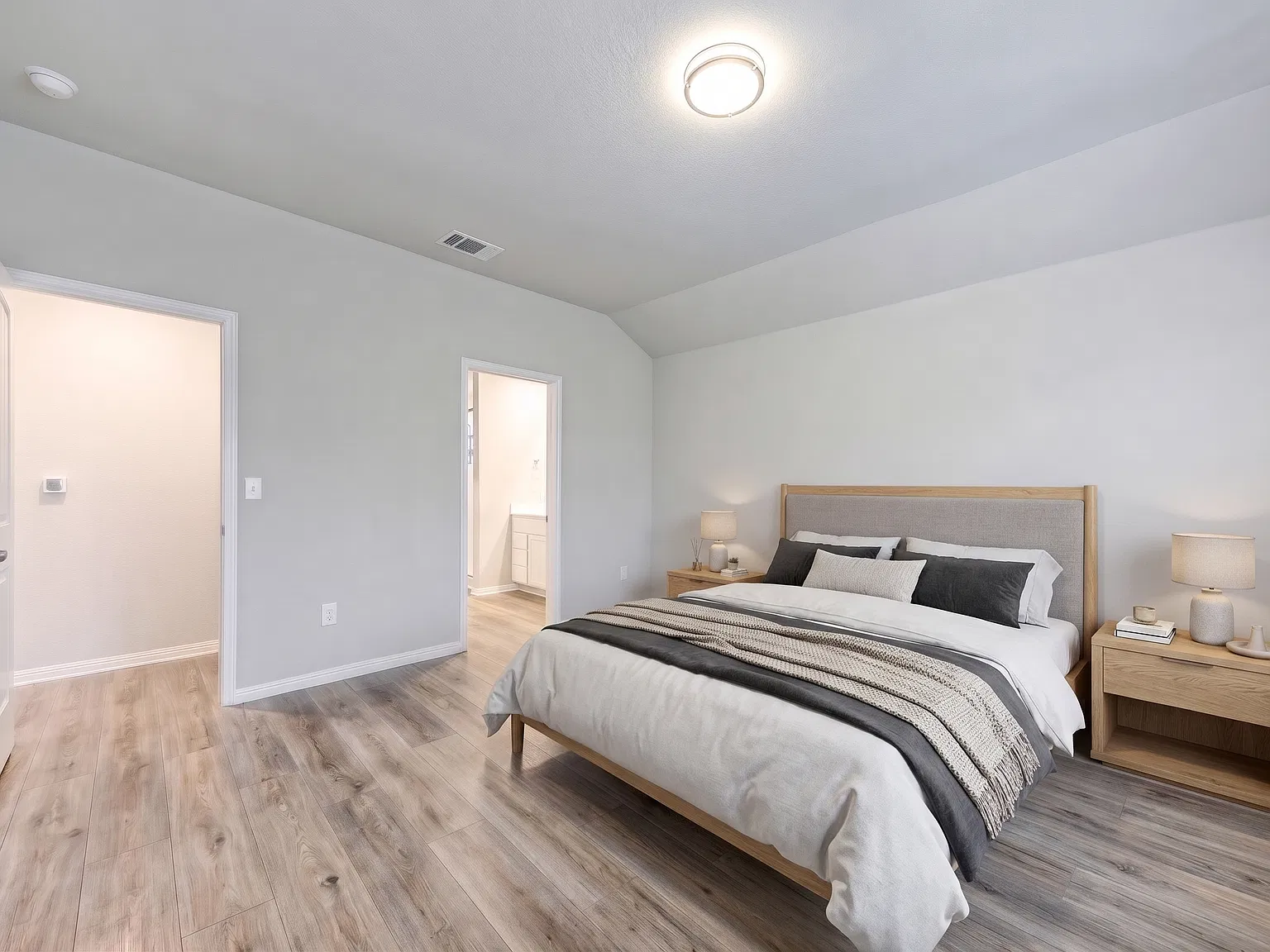 3 bed, 1555 sqft, $1,895 — Photo 2