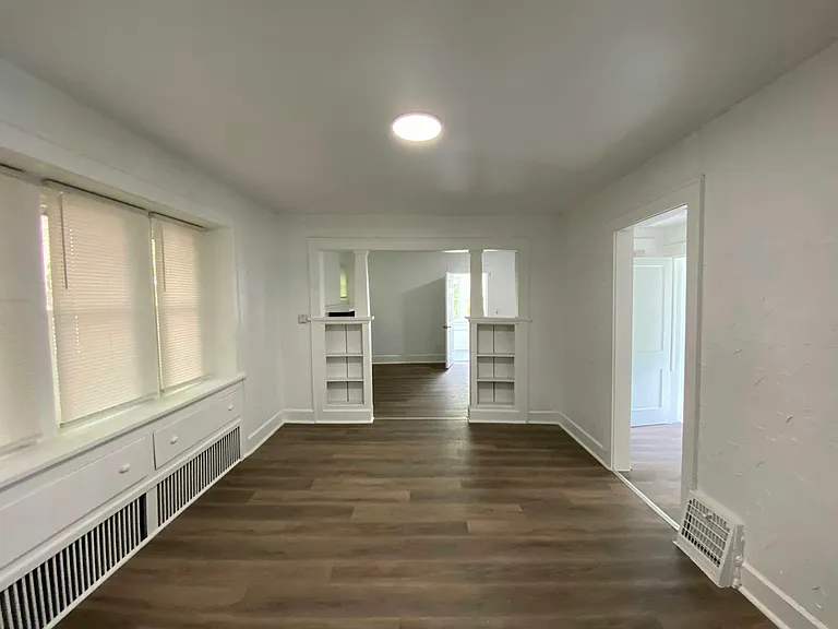 712 Roselle Ave #B — Photo 4