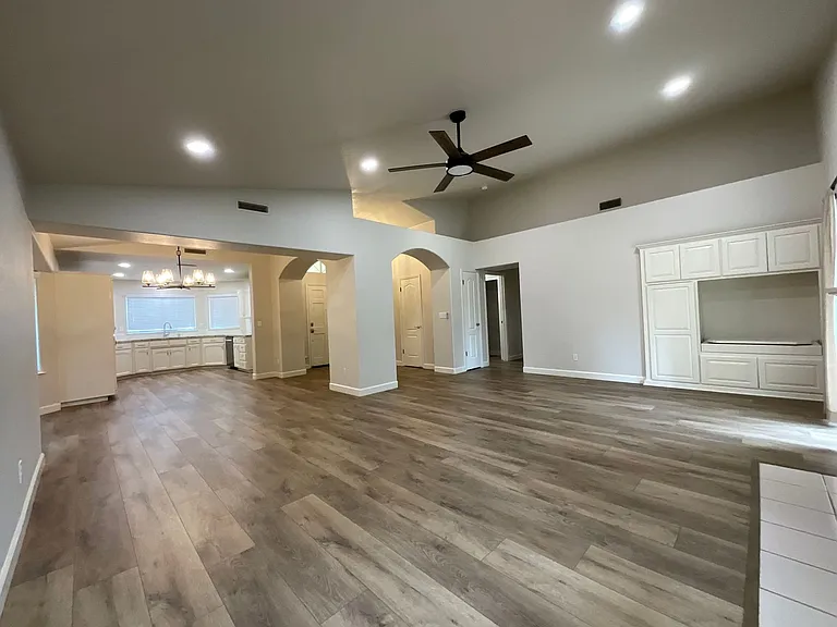 1834 E Lester Ave — Photo 9