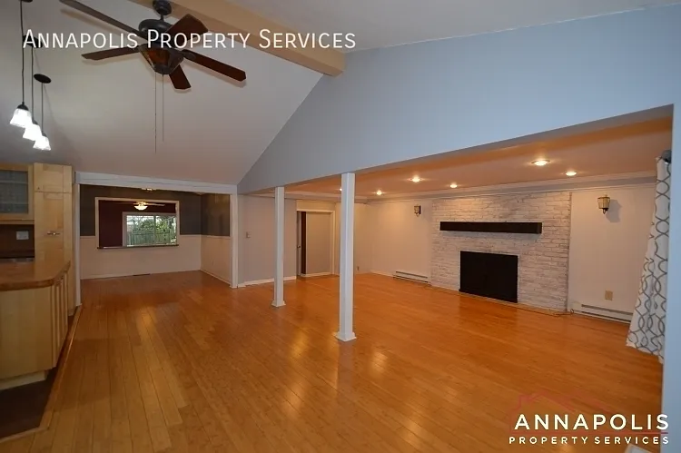 1066 Broadview Dr — Photo 11