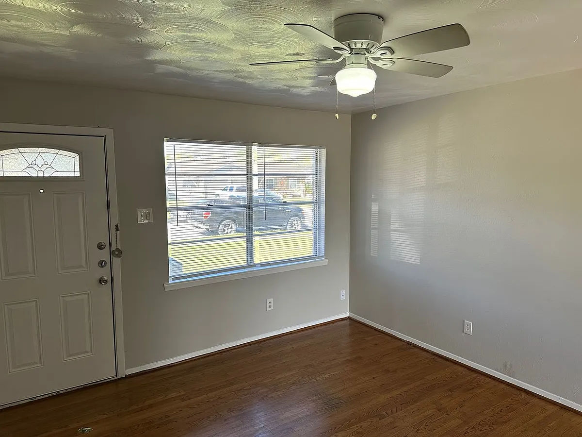 Building Photo - 4614 Hanover Dr
