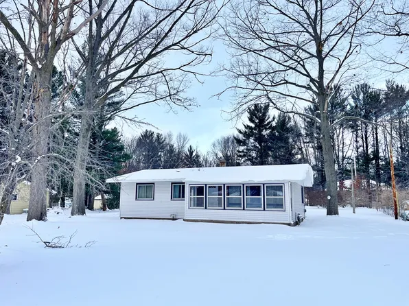 19224 Glendale Cir, Spring Lake, MI 49456