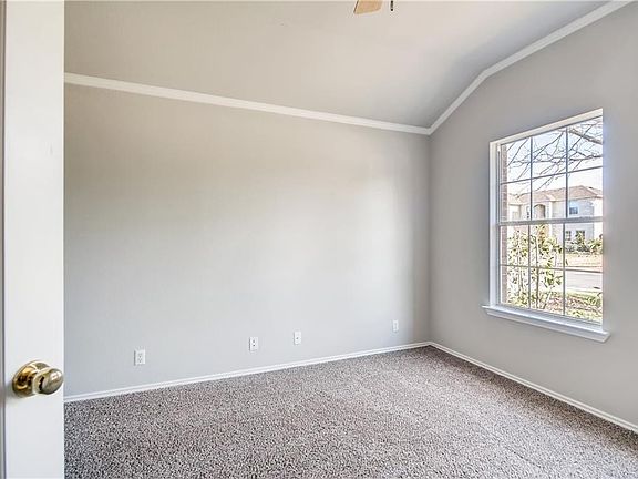 2nd image of 1645 Abbey Ln