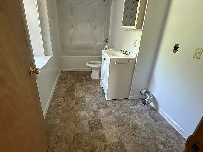 21 W Main St — Photo 4