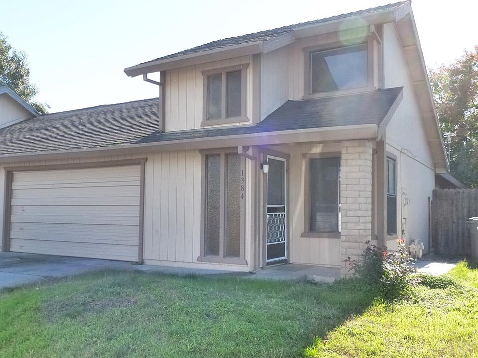 1st image of 1384 Eaglerock Pl