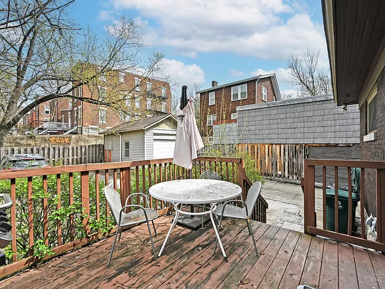 336 Warner St — Photo 24