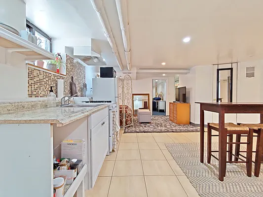 Rented by Signature Property Realty | media 1