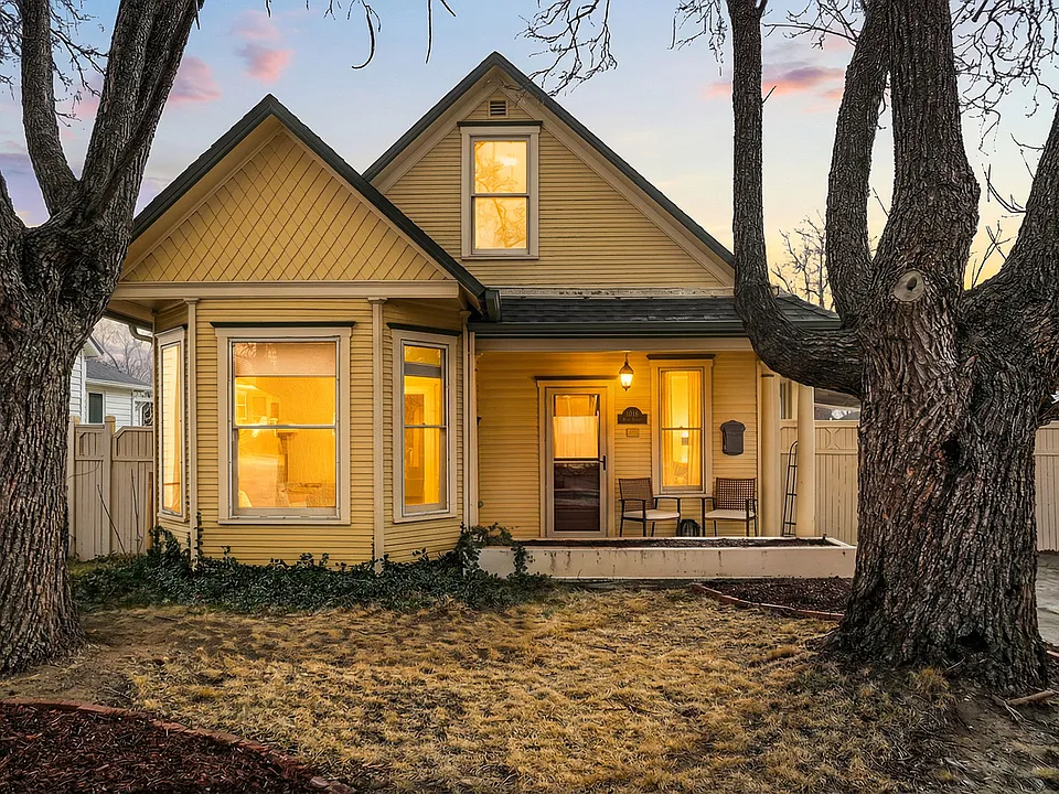 1016 Main St