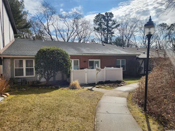 178 Blue Ridge Drive #178, Medford, NY 11763