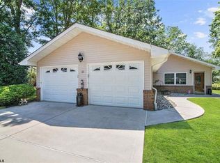 11 Poplar Ave, Hammonton, NJ 08037