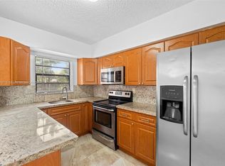 560 NE 157th Ter, Miami, FL 33162