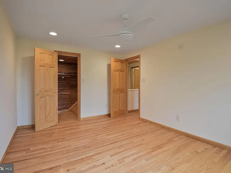 9321 Bentridge Ave — Photo 31