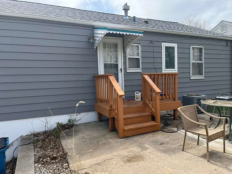 9813 Lullaby Ln — Photo 35