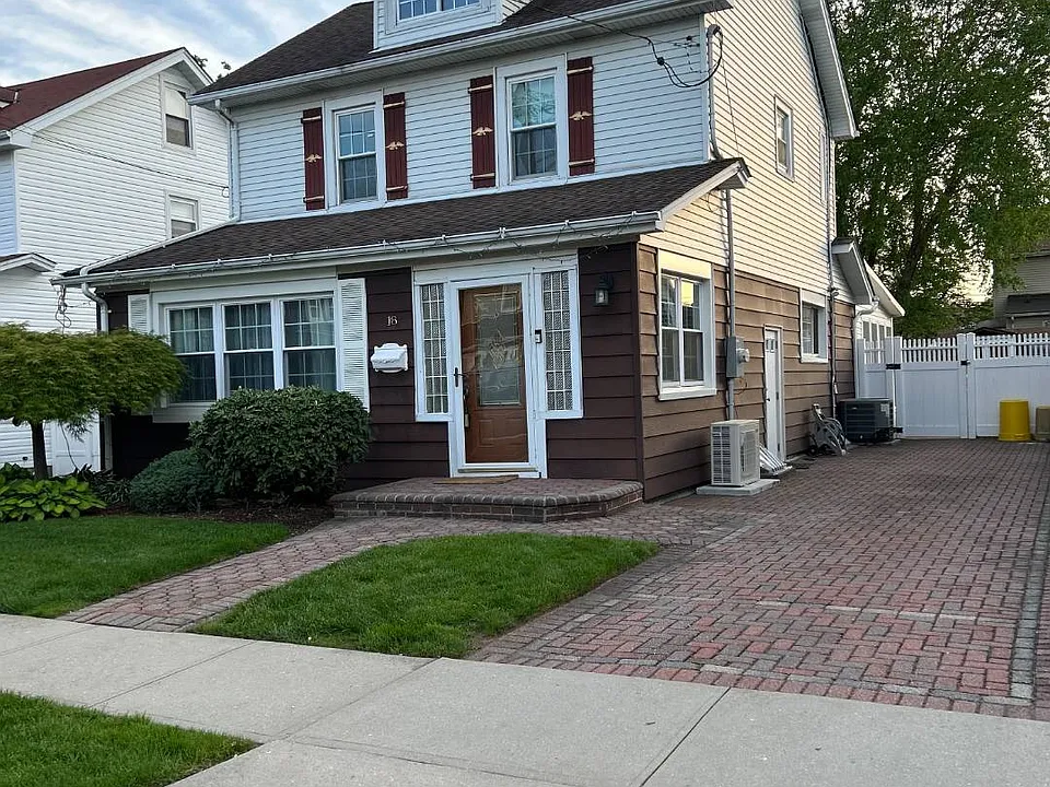 18 Spruce St