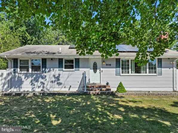 908 Leeward Ave, Beachwood, NJ 08722