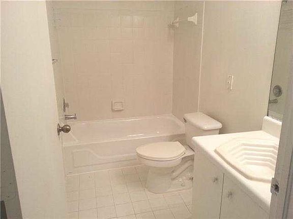 5th image of 5570 NW 61st St APT 918