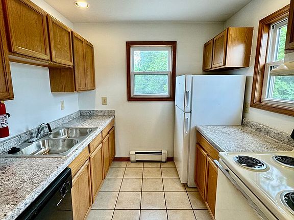 3rd image of 605 W Cross St APT 4