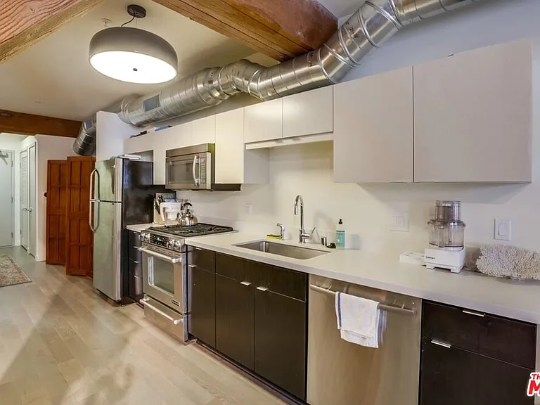 527 Molino St #310 — Photo 5