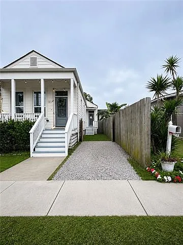 1817 Hollygrove St — Photo 4