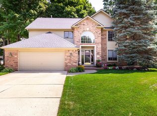 42066 Duxbury Dr, Sterling Heights, MI 48313