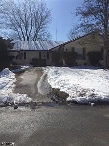 1st image of 204 Lake Crystalbrook Dr