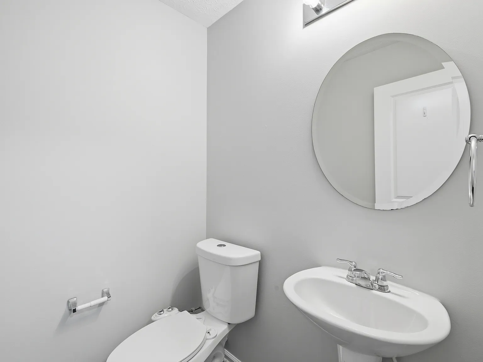 4 bed, 3324 sqft, $2,700 — Photo 1