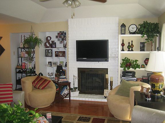 Electric Fireplace/Glass Doo