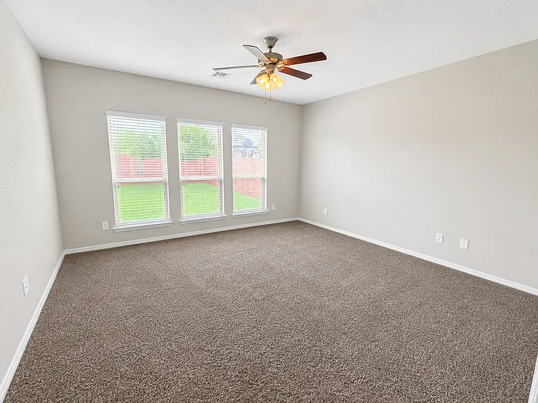 703 Dunford Dr — Photo 8