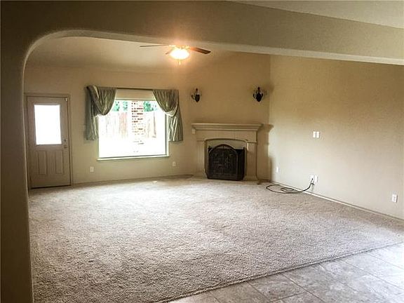 2nd image of 3421 Tamarack Ln