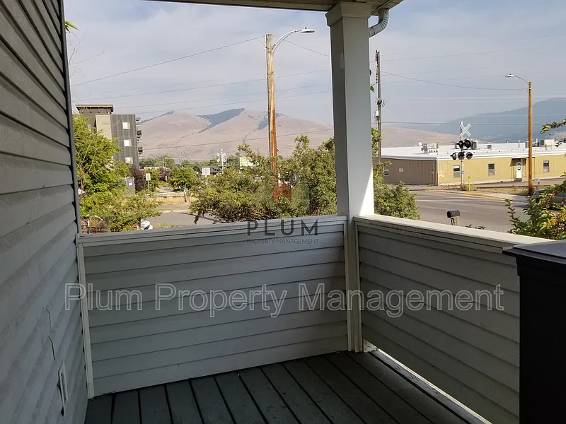 3 bed, 1.5 bath, 1360 sqft, $2,395 — Photo 4